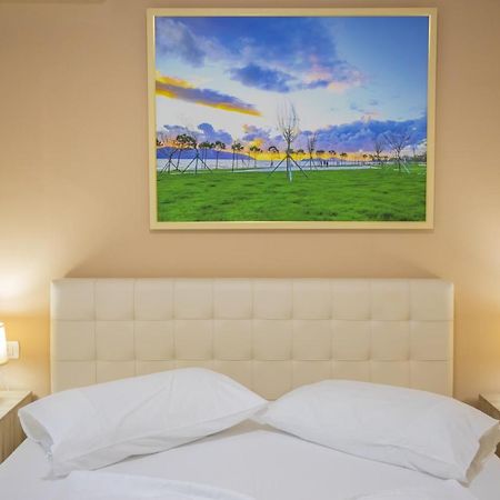 Jordan'S Hotel Vlore Exterior photo